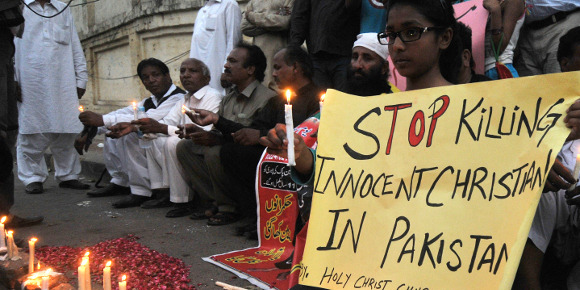 Des chrétiens pakistanais manifestent leur souffrance après les attentas